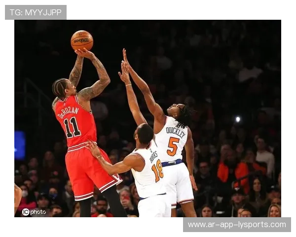 公牛险胜尼克斯，关键一役中德罗赞贡献关键助攻，公牛赞助的比赛